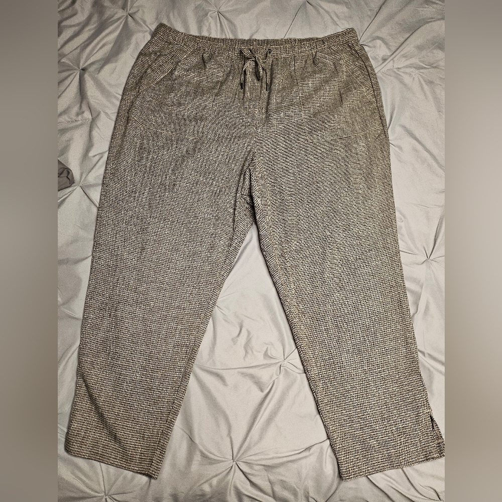 Penningtons Women's Beige Textured Cropped Pants